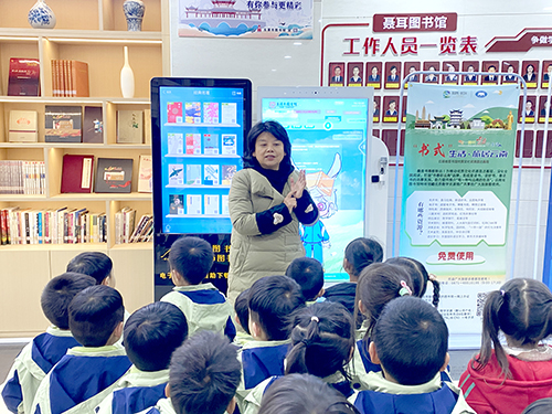 玉溪市圖書館AI館員“入職”.jpg 玉溪市圖書館AI館員“入職”.jpg