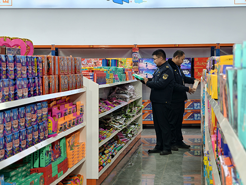 多部門共織煙花爆竹“安全網(wǎng)”.jpg 多部門共織煙花爆竹“安全網(wǎng)”.jpg