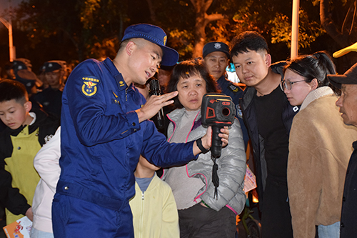 安全知識送到家門口有效提升火災防范能力.jpg 安全知識送到家門口有效提升火災防范能力.jpg