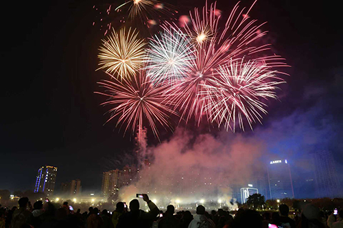 煙花璀璨啟新程.jpg 煙花璀璨啟新程.jpg